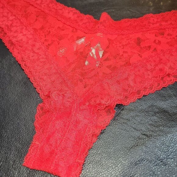 NWT Victoria Secret Cheeky Thong - Picture 4 of 8